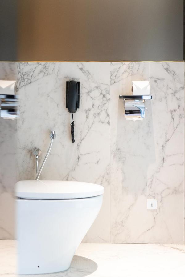 Gold King with window,943967143:JPEG